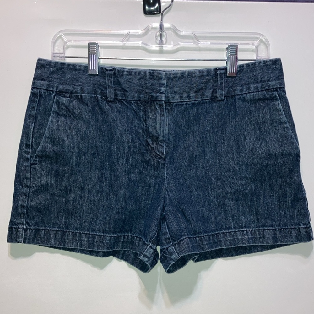 LOFT size 4 flat front 4 pocket Denim Shorts, 3.75" inseam EUC 12001